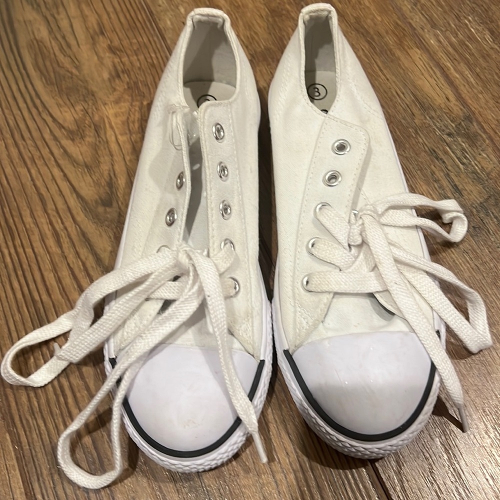 Airwalk girls shoes sz 3 never worn